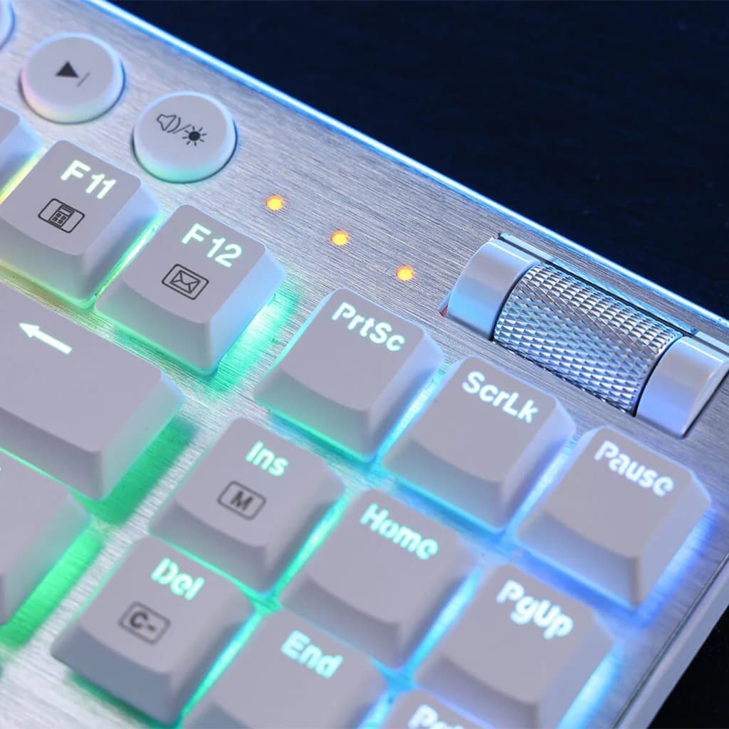 redragon k621w horus white wireless keyboard close up.jpg redragon k621w horus white wireless keyboard close up.jpg